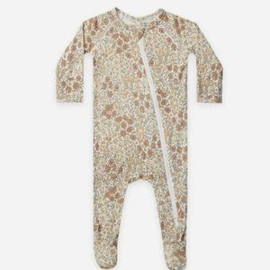 ISO Quincy Mae ZIP FOOTIE in WILD FLOWER